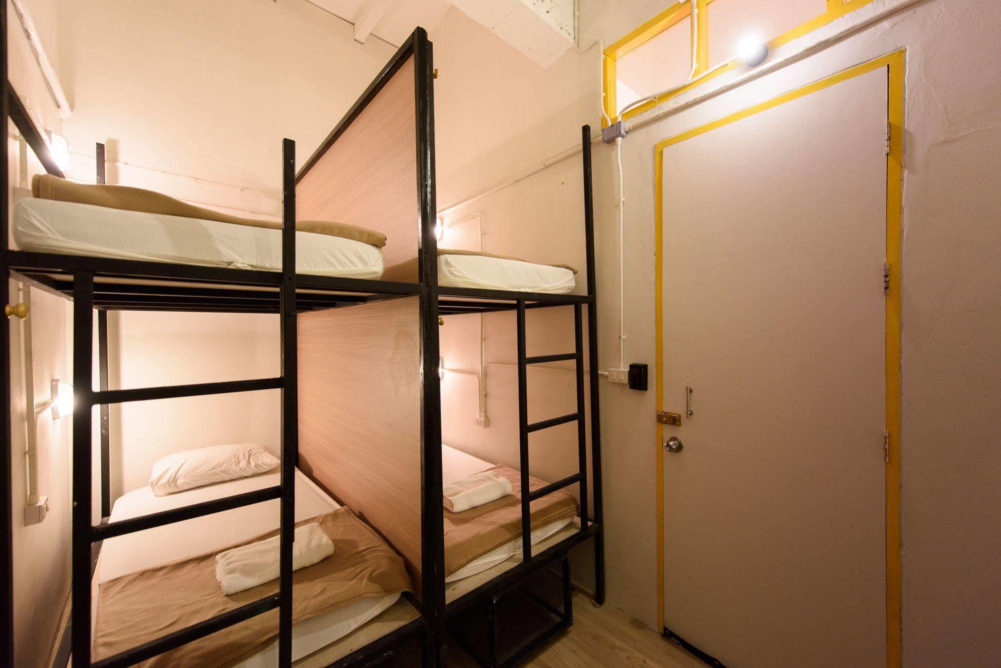 Warm White Hostel Μπανγκόκ Εξωτερικό φωτογραφία