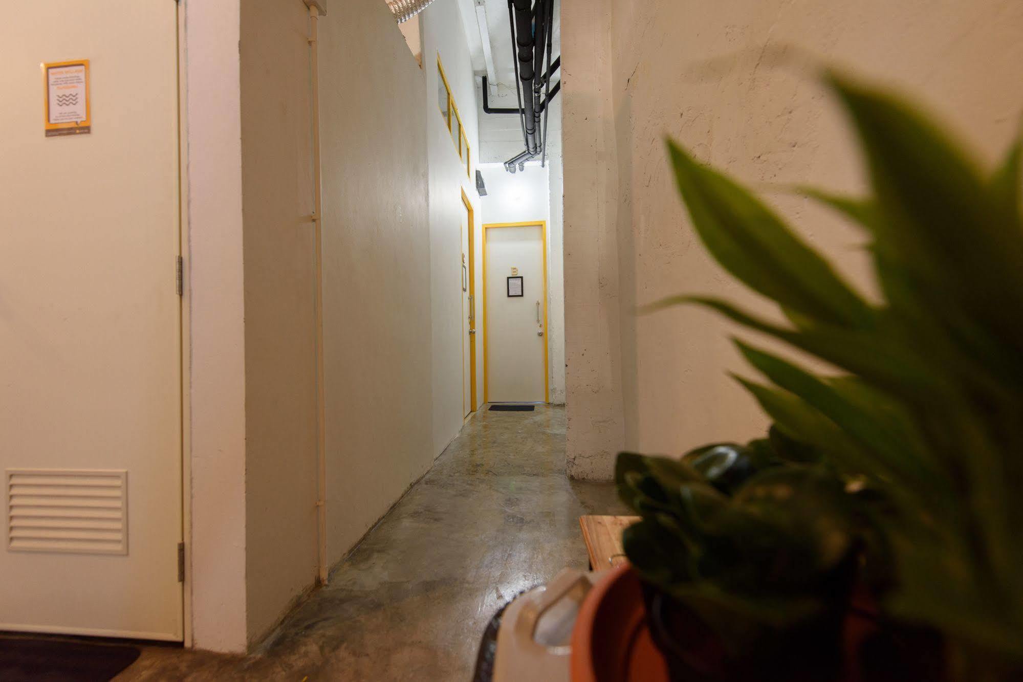 Warm White Hostel Μπανγκόκ Εξωτερικό φωτογραφία